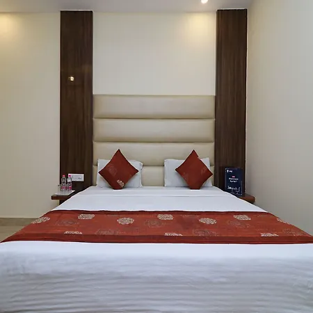Oyo 11690 Hotel Viva Palace